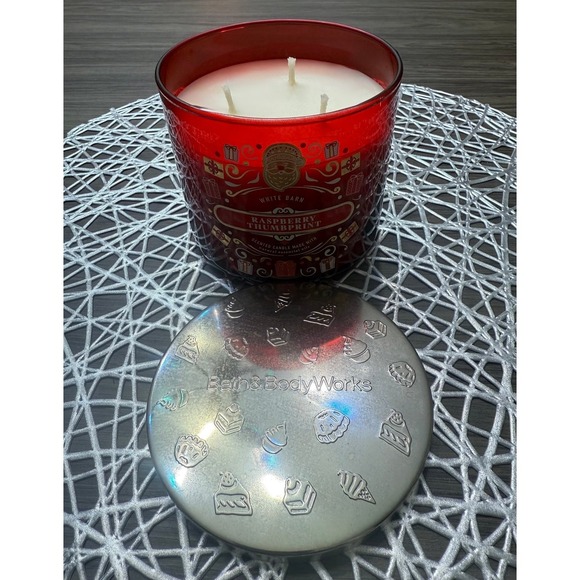 Bath & Body Works 3-Wick Candle 14.5 oz Raspberry Thumbprint Holiday X-Mas -NEW - Picture 2 of 2